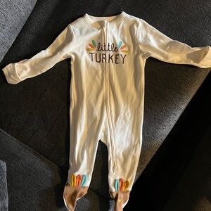 NWOT Old Navy 6-9 month Thanksgiving sleeper “ Little Turkey”
